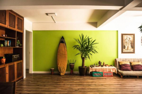 Belo apartamento compartilhado beira mar no centro de BC